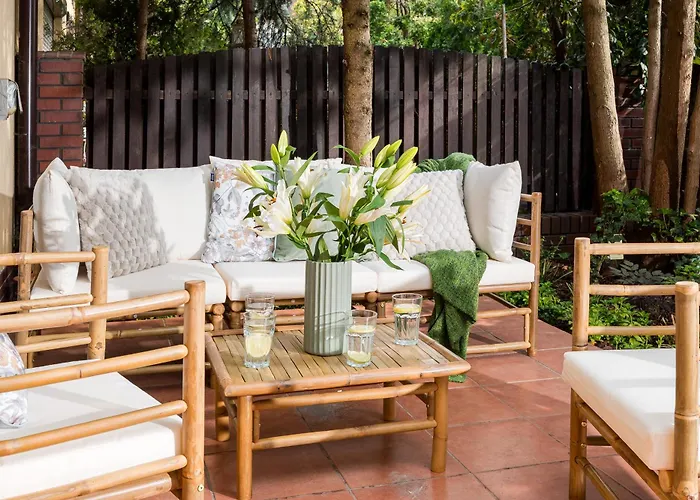 Сasa de vacaciones Warm & Cosy 2-store 3-br House With Fireplace, Living Room, Garden, Terrace, Balcony & Parking 30 Minutes From Centre *