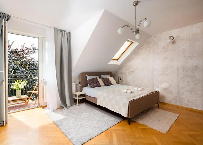 Warm & Cosy 2-store 3-br House With Fireplace, Living Room, Garden, Terrace, Balcony & Parking 30 Minutes From Centre Сasa de vacaciones *