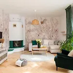 Warm & Cosy 2-store 3-br House With Fireplace, Living Room, Garden, Terrace, Balcony & Parking 30 Minutes From Centre Varsovie