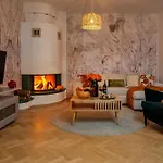 Warm & Cosy 2-store 3-br House With Fireplace, Living Room, Garden, Terrace, Balcony & Parking 30 Minutes From Centre * Varsovie