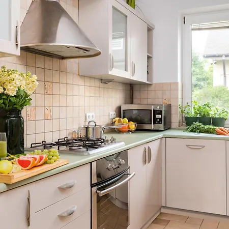 Beautiful 2-store 3-br House With Living Room, Garden, Terrace, Balcony & Parking 30 Minutes From Centre Semesterbostad