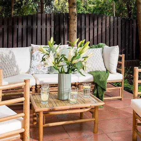 Semesterbostad Beautiful 2-store 3-br House With Living Room, Garden, Terrace, Balcony & Parking 30 Minutes From Centre *
