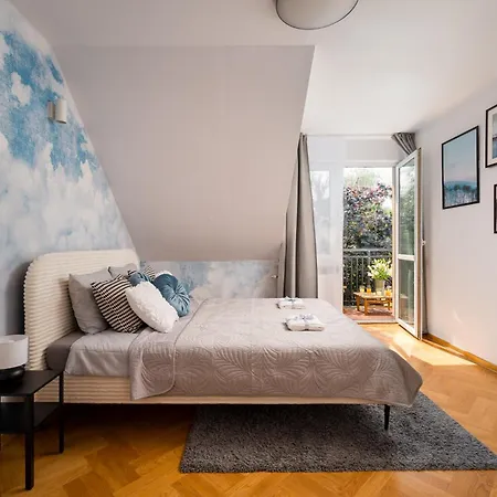 Feriehus Beautiful 2-store 3-br House With Living Room, Garden, Terrace, Balcony & Parking 30 Minutes From Centre