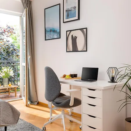 Beautiful 2-store 3-br House With Living Room, Garden, Terrace, Balcony & Parking 30 Minutes From Centre Semesterbostad Warszawa