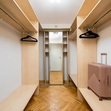 Beautiful 2-store 3-br House With Living Room, Garden, Terrace, Balcony & Parking 30 Minutes From Centre Semesterbostad Warszawa