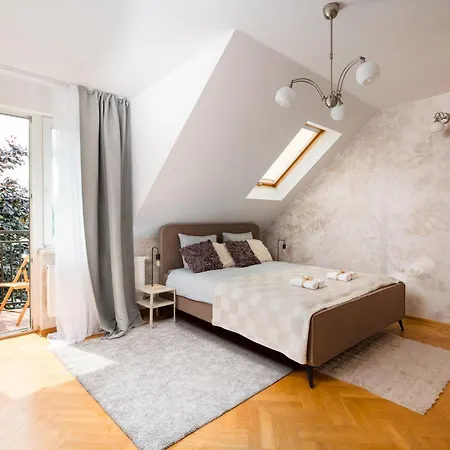 Beautiful 2-store 3-br House With Living Room, Garden, Terrace, Balcony & Parking 30 Minutes From Centre Semesterbostad *