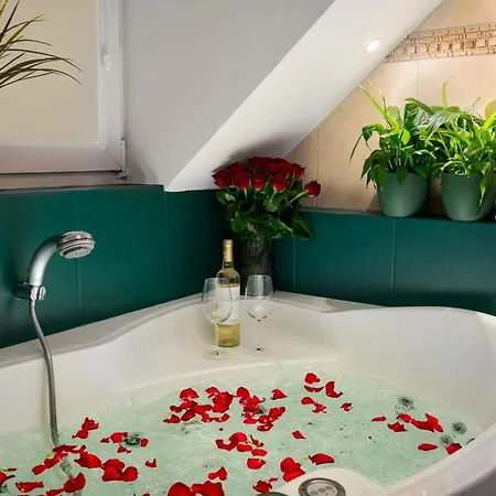 Warm & Cosy 2-store 3-br House With Fireplace, Living Room, Garden, Terrace, Balcony & Parking 30 Minutes From Centre Hébergement de vacances *