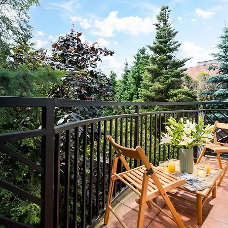 Warm & Cosy 2-store 3-br House With Fireplace, Living Room, Garden, Terrace, Balcony & Parking 30 Minutes From Centre Βαρσοβία