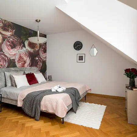 Beautiful 2-store 3-br House With Living Room, Garden, Terrace, Balcony & Parking 30 Minutes From Centre