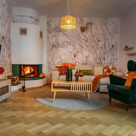 Warm & Cosy 2-store 3-br House With Fireplace, Living Room, Garden, Terrace, Balcony & Parking 30 Minutes From Centre 別荘