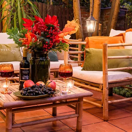 Nyaraló Warm & Cosy 2-store 3-br House With Fireplace, Living Room, Garden, Terrace, Balcony & Parking 30 Minutes From Centre