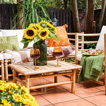 Warm & Cosy 2-store 3-br House With Fireplace, Living Room, Garden, Terrace, Balcony & Parking 30 Minutes From Centre * Varsó