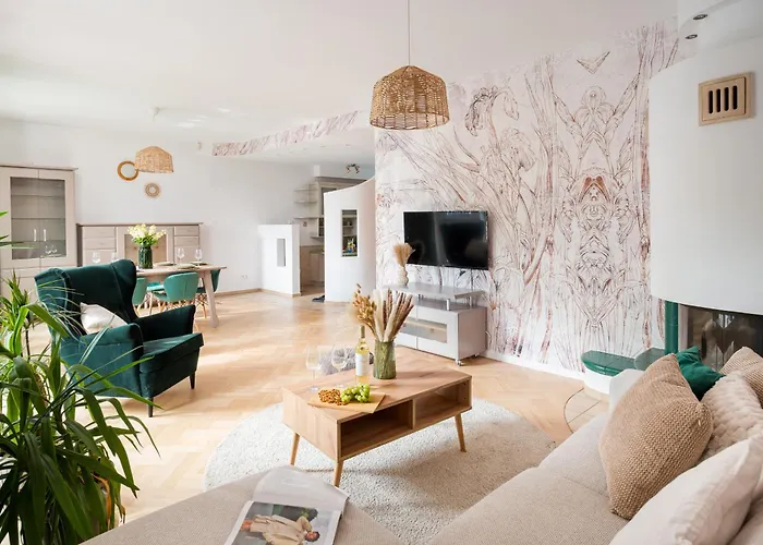 Vakantiehuis Warm & Cosy 2-store 3-br House With Fireplace, Living Room, Garden, Terrace, Balcony & Parking 30 Minutes From Centre