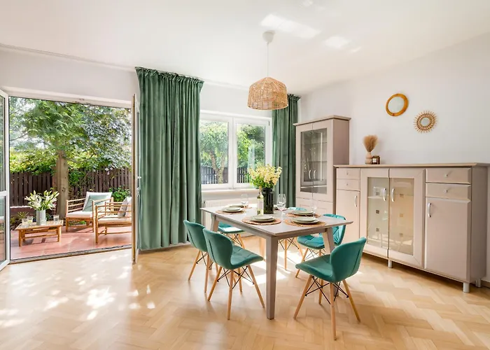 Warm & Cosy 2-store 3-br House With Fireplace, Living Room, Garden, Terrace, Balcony & Parking 30 Minutes From Centre Vakantiehuis *