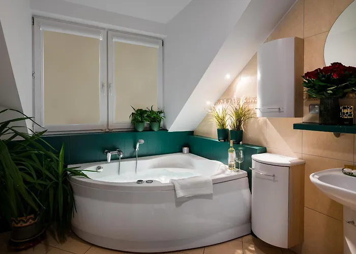 Warm & Cosy 2-store 3-br House With Fireplace, Living Room, Garden, Terrace, Balcony & Parking 30 Minutes From Centre Warschau