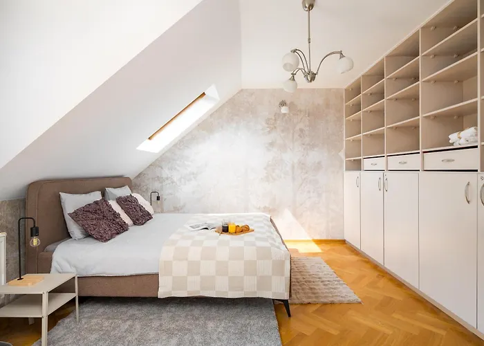 Warm & Cosy 2-store 3-br House With Fireplace, Living Room, Garden, Terrace, Balcony & Parking 30 Minutes From Centre Vakantiehuis