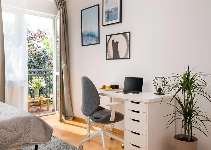 Warm & Cosy 2-store 3-br House With Fireplace, Living Room, Garden, Terrace, Balcony & Parking 30 Minutes From Centre Vakantiehuis Warschau