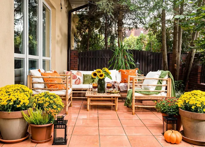 Warm & Cosy 2-store 3-br House With Fireplace, Living Room, Garden, Terrace, Balcony & Parking 30 Minutes From Centre Vakantiehuis Warschau