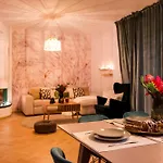 Semesterbostad Warm & Cosy 2-store 3-br House With Fireplace, Living Room, Garden, Terrace, Balcony & Parking 30 Minutes From Centre