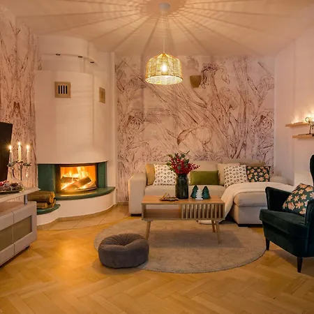 Warm & Cosy 2-store 3-br House With Fireplace, Living Room, Garden, Terrace, Balcony & Parking 30 Minutes From Centre 华沙